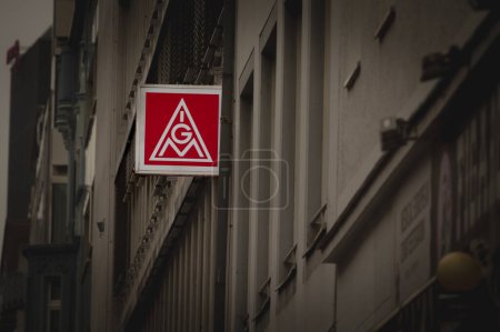 Photo for COLOGNE, GERMANY - NOVEMBER 12, 2022; Selective blur on a IG metall logo on their office in Cologne. IG Metall, or IGM, or industriegewerkschaft metall, is a german trade union specialized in metalworkers. - Royalty Free Image