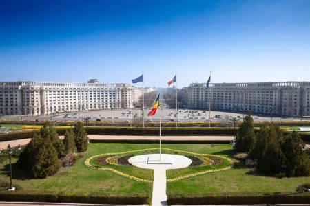Panorama der Piata constitutiei, Verfassungsplatz, in Bukarest Rumänien, vom Parlamentspalast aus gesehen, mit Blick auf die Straßen kommunistischer Architektur. Es ist ein Wahrzeichen von Bukarest.