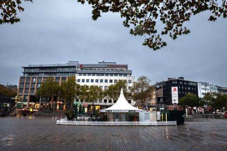 Photo for MULHEIM, GERMANY - NOVEMBER 6, 2022: Panorama of the Wiener Platz square in Mulheim, in a suburb of cologne, empty, during a rainy autumn dusk, with closed shops and stores. - Royalty Free Image