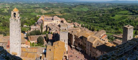Foto de Vista panorámica desde su torre más alta en la ciudad medieval de San Gimignano, en Italia - Imagen libre de derechos