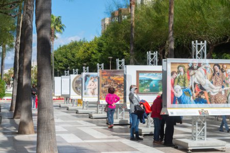 Foto de ALMERIA, ESPAÑA - 24 DE FEBRERO DE 2024 Presentación de cincuenta cuadros de tamaño natural que son réplicas de las pinturas más importantes de las colecciones del Museo Nacional de Madrid - Imagen libre de derechos