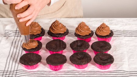 Téléchargez les photos : Step by step. Piping chocolate ganache frosting on top of chocolate cupcakes. - en image libre de droit