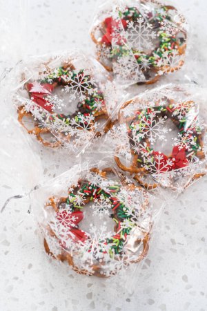 Foto de A chocolate pretzel Christmas wreath - Imagen libre de derechos