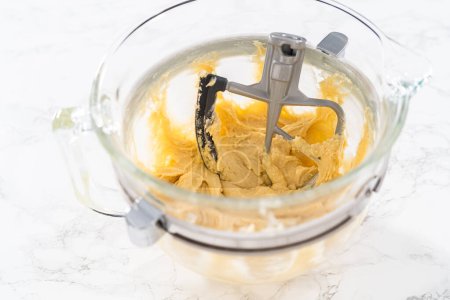 Téléchargez les photos : Mixing ingredients in kitchen electric mixer to bake American flag mini cupcakes. - en image libre de droit