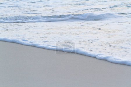Téléchargez les photos : Lever de soleil sur la plage de la mer des Caraïbes. - en image libre de droit