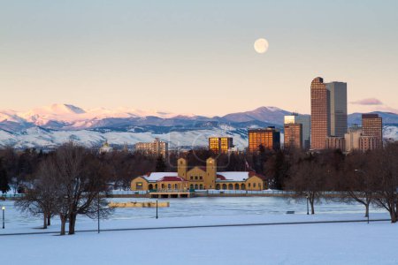 Foto de Una vista del centro de Denver antes del amanecer
. - Imagen libre de derechos