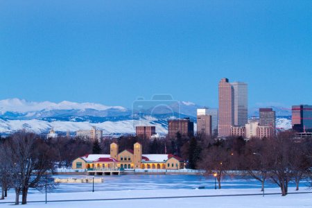 Una vista del centro de Denver antes del amanecer
.