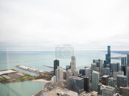 Téléchargez les photos : Chicago, Illinois, États-Unis-7 novembre 2023-Un panorama hivernal à couper le souffle du centre-ville de Chicago vu depuis le pont d'observation 360. - en image libre de droit