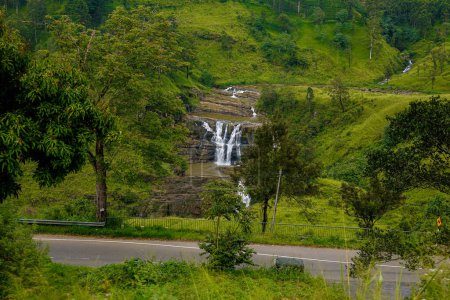 Foto de St. Clair 's Falls es una de las cataratas más anchas de Talawakella, Sri Lanka - Imagen libre de derechos