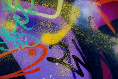 Foto de Parte de la gravedad abstracta multicolor con trazos brillantes. Muro de hormigón pintado. - Imagen libre de derechos