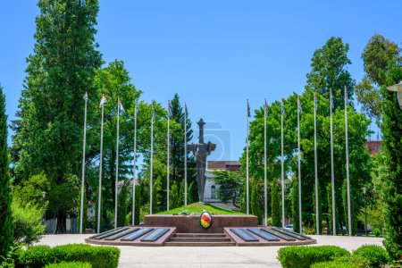 Suchumi, Abchasien, Georgien - 22. Juli 2022: Stadtdamm an einem sonnigen Sommertag.