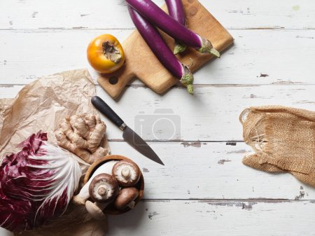 Téléchargez les photos : Top view groceries, healthy vegetarian ingredients for cooking a dinner on a white background - en image libre de droit