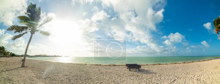 Foto de Vista panorámica de la playa de Sombrero por la mañana. Llave de maratón, EE.UU. - Imagen libre de derechos