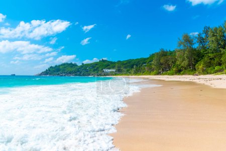 Téléchargez les photos : Anse Intendance plage rivage coloré. Île de Mahe, Seychelles - en image libre de droit