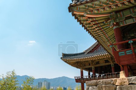 Pavillon traditionnel Yeongnamnu à Miryang, Corée