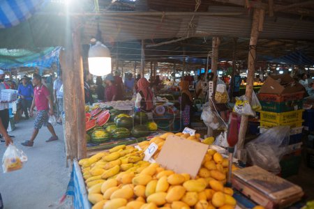 Ripe mangoes at the roadside local market 
