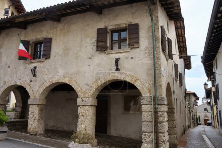Foto de Exterior de edificios históricos en San Daniele del Friuli, provincia de Udine, Friuli-Venezia Giulia, Italia - Imagen libre de derechos