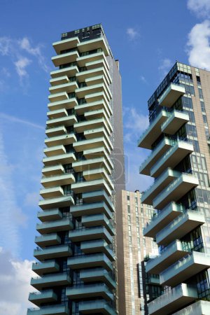 Téléchargez les photos : Modern buildings at Porta Nuova in Milan, Lombardy, Italy - en image libre de droit