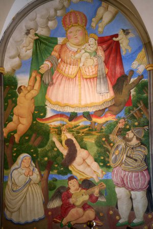 Téléchargez les photos : Porte du Paradis, peinture de Fernando Botero dans l'église Misericordia à Pietrasanta, province de Lucques, Italie - en image libre de droit