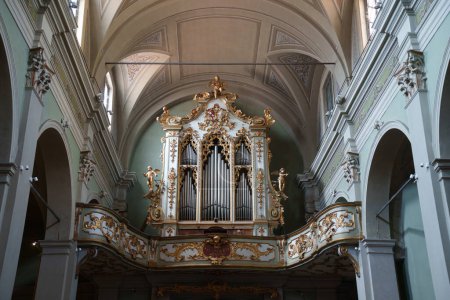 Foto de Interior de la catedral de Camaiore, en la provincia de Lucca, Toscana, Italia - Imagen libre de derechos