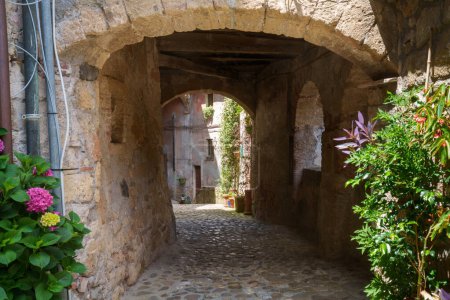 Foto de Sorano, ciudad histórica en la provincia de Grosseto, Toscana, Italia - Imagen libre de derechos