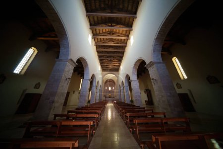 Foto de Acerenza, ciudad histórica en la provincia de Potenza, Basilicata, Italia. Duomo interior - Imagen libre de derechos