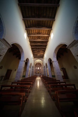 Foto de Acerenza, ciudad histórica en la provincia de Potenza, Basilicata, Italia. Duomo interior - Imagen libre de derechos
