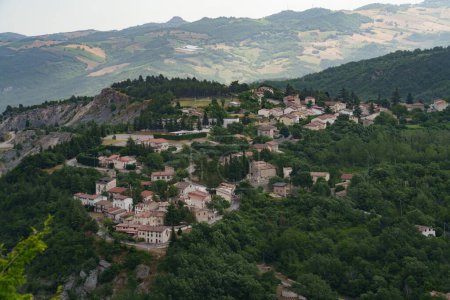 Téléchargez les photos : Lettopalena, vieille ville dans la province de Chieti, Abruzzes, Italie, en été - en image libre de droit