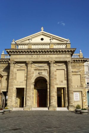 Téléchargez les photos : Extérieur de Madonna del Ponte, cathédrale de Lanciano, province de Chieti, Abruzzes, Italie - en image libre de droit