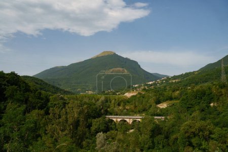 Blick auf Civitella del Tronto, in der Provinz Teramo, Abruzzen, Italien