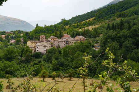 Village historique de Fiastra, dans la province de Macerata, Marches, Italie, en été