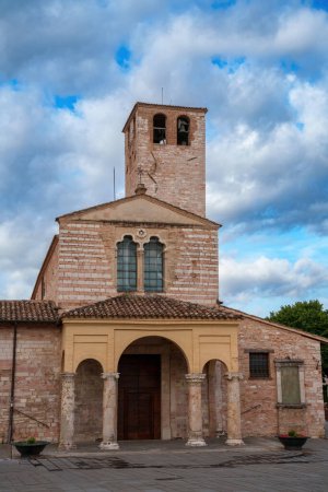 Iglesia de Santa Maria Infraportas en Foligno, provincia de Perugia, Umbría, Italia