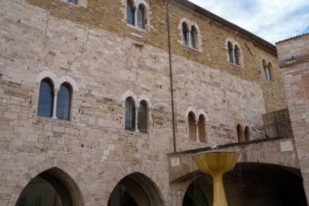 Historische Gebäude in Bevagna, Provinz Perugia, Umbrien, Italien: der Silvestri-Platz