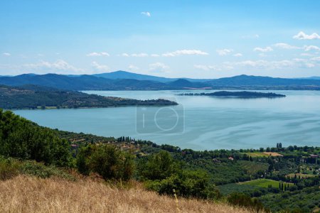 Lac Trasimène en été près de Passignano, dans la province de Pérouse, Ombrie, Italie