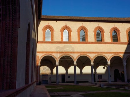 Téléchargez les photos : Le château médiéval connu comme Castello Sforzesco à Milan, Lombardie, Italie - en image libre de droit