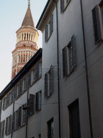 Téléchargez les photos : Bâtiments historiques le long de via Palazzo Reale à Milan, Lombardie, Italie - en image libre de droit