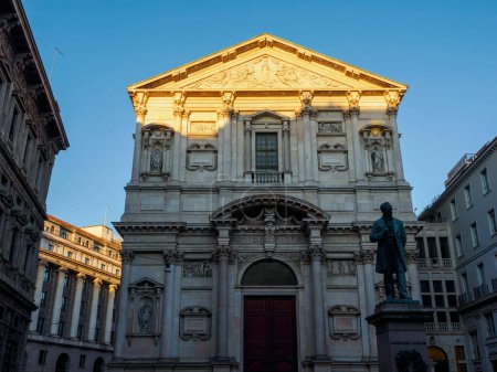 Téléchargez les photos : Place historique San Fedele à Milan, Lombardie, Italie - en image libre de droit