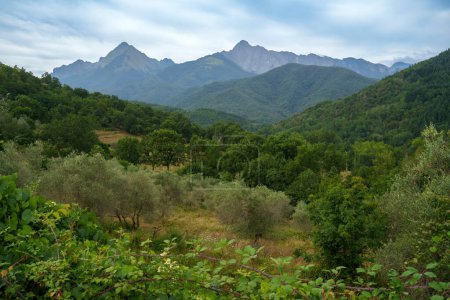 Paisaje de montaña cerca de Casola en Lunigiana, provincia de Massa Carrara Toscana, Italia