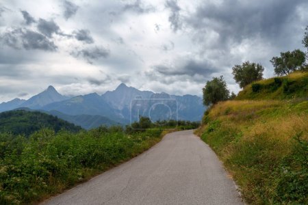 Téléchargez les photos : Paysage de montagne près de Casola en Lunigiana, Massa Carrara province Toscane, Italie - en image libre de droit