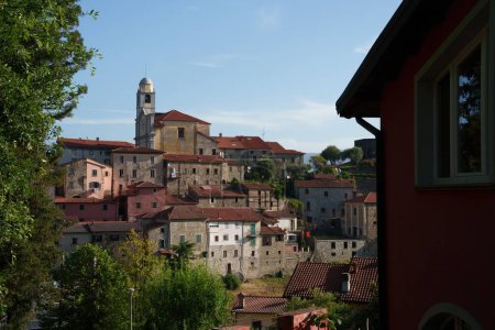 Mulazzo, ciudad histórica en Lunigiana, Toscana, Italia, por la mañana