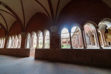 Téléchargez les photos : Abbaye médiévale de Chiaravalle della Colomba, province de Piacenza, Émilie-Romagne, Italie - en image libre de droit