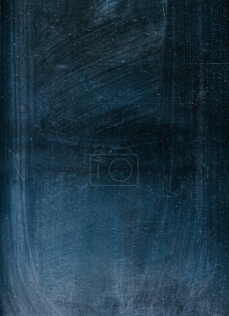 Vieux film. Égratignures de poussière. Bleu blanc noir couleur frottis superposition usé scan altéré négatif détresse bande vintage grunge fond abstrait.