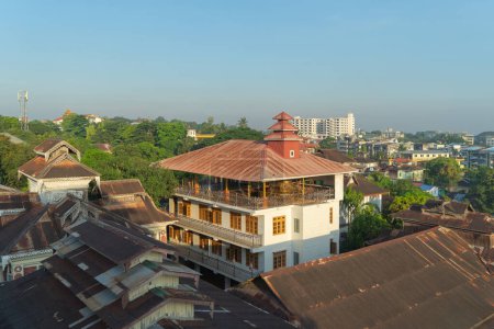 Téléchargez les photos : Vue aérienne de la ville urbaine de Yangon, du Myanmar ou de la Birmanie. Destination touristique. - en image libre de droit