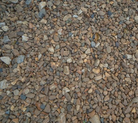 Téléchargez les photos : Pierre de gravier granit roches revêtement de sol texture de surface motif. Gros plan du matériau extérieur pour le fond de la décoration design. Décombres - en image libre de droit