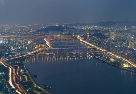 Téléchargez les photos : Vue aérienne du centre-ville de Séoul Skyline, Corée du Sud. Quartier financier et centres d'affaires dans la ville urbaine intelligente en Asie. gratte-ciel et immeubles de grande hauteur. - en image libre de droit
