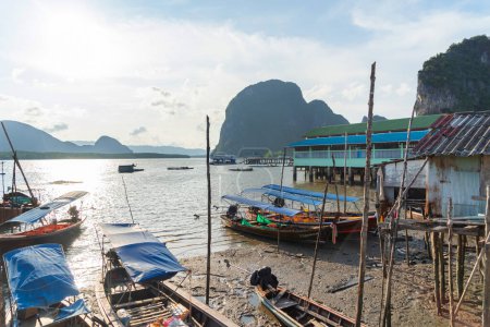 Koh Panyee, Le village flottant villes urbaines maisons, lac mer ou rivière. Nature paysage pêche et outils de pêche à Pak Pha, Phang Nga, Thaïlande. Agriculture aquacole