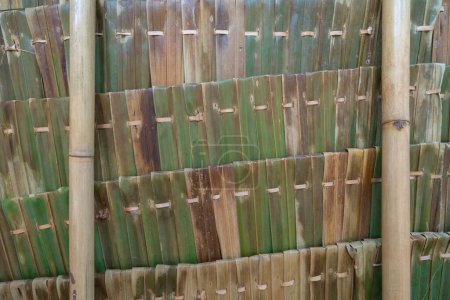 Foto de Un techo hecho de hojas secas de palma nipa. - Imagen libre de derechos