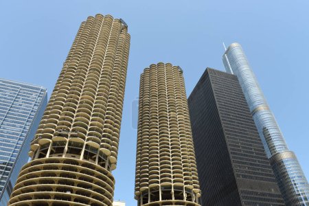 Foto de Chicago, Estados Unidos - junio de 2018: Rascacielos de Chicago. Rascacielos Marina City Goldberg en Chicago. - Imagen libre de derechos