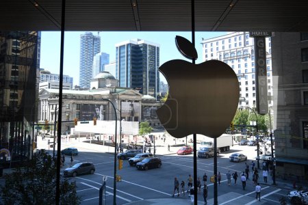 Téléchargez les photos : Vancouver, BC, Canada - Le 16 août 2023 : Le logo de l'Apple Store sur l'Apple Store à Vancouver . - en image libre de droit