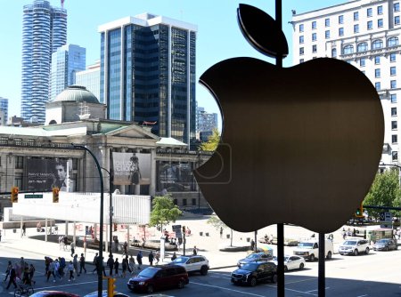 Foto de Vancouver, BC, Canadá - 16 de agosto de 2023: El logotipo del Apple Store en el Apple Store de Vancouver . - Imagen libre de derechos